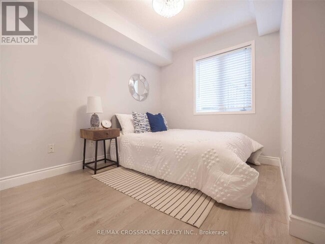 Building Photo - 4975 Southampton Dr