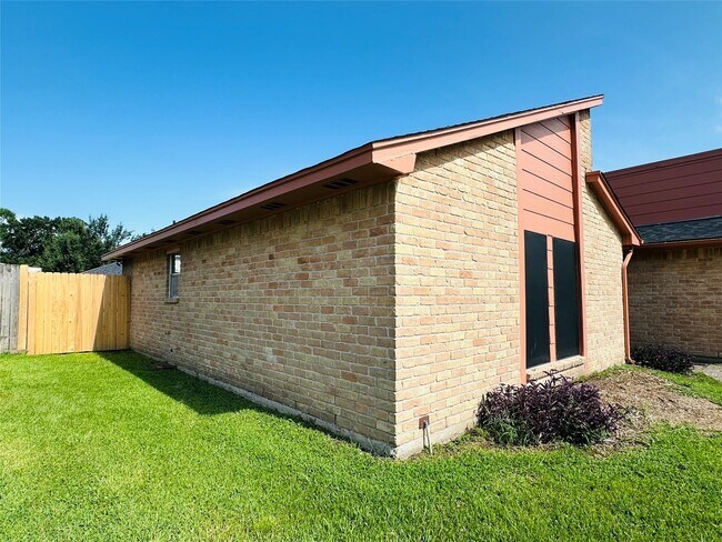 Foto del edificio - 19834 Arrowsmith Dr