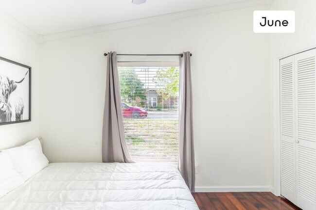 ROOM ONLY in 4-bed/2.0-bath Home photo'