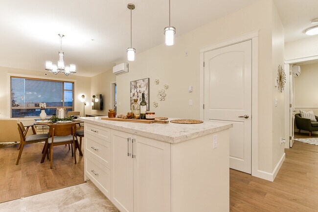 Photo du bâtiment - Spacious 2 Bedroom Home with Solarium in Desirable Forest Ridge South Surrey