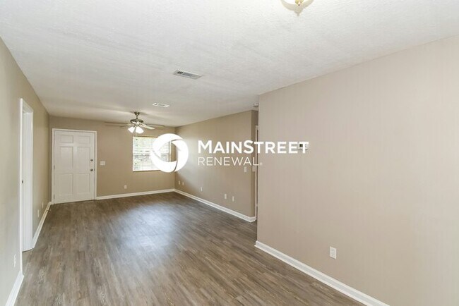 Foto del edificio - 4 Bedroom Pet-Friendly Home in Jacksonville, FL with Main Street Renewal