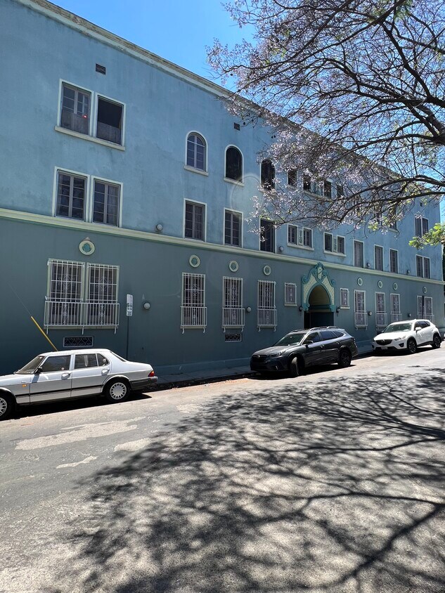 214 Apartments for Rent in Beachwood Canyon, CA Westside Rentals