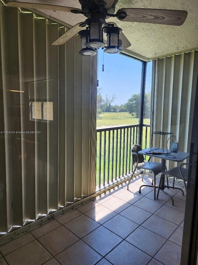 Foto del edificio - 3821 Environ Blvd