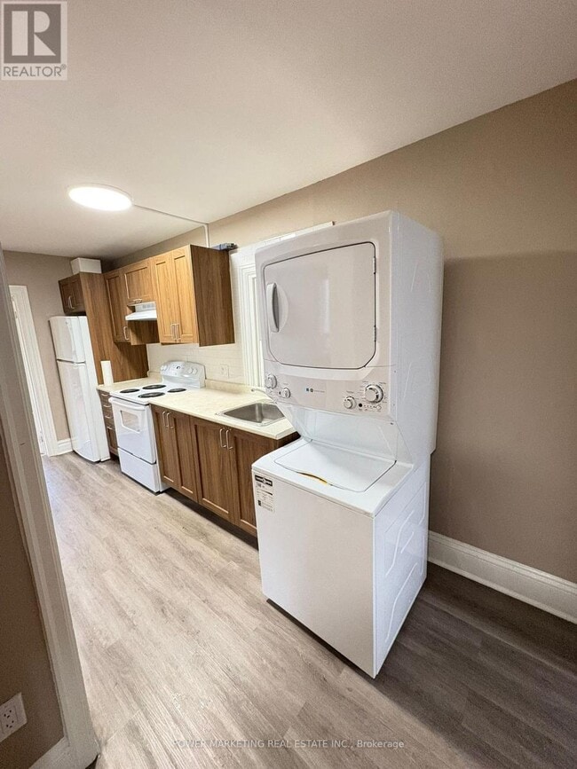 Photo du bâtiment - 684 Bronson Ave