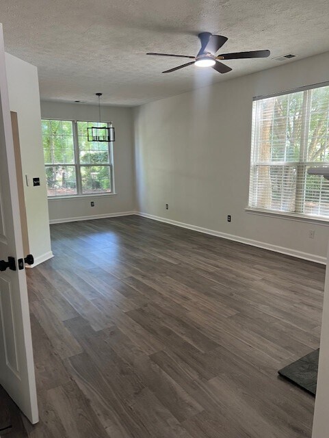 Foto del edificio - 5895 Terremont Cir