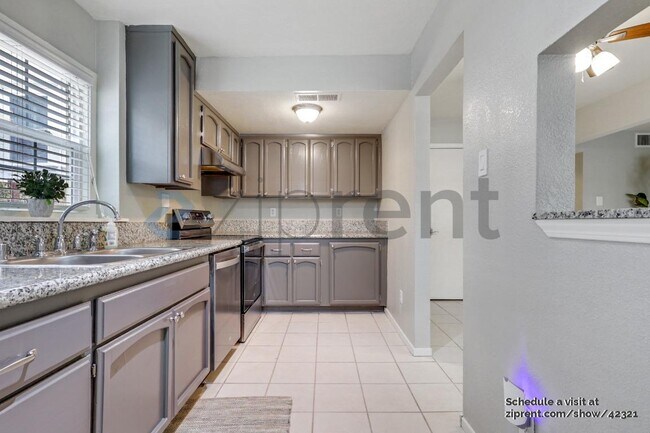 Building Photo - 517 13th St