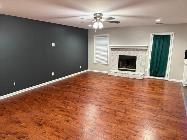 Building Photo - 1682 Greyleaf Ln SE