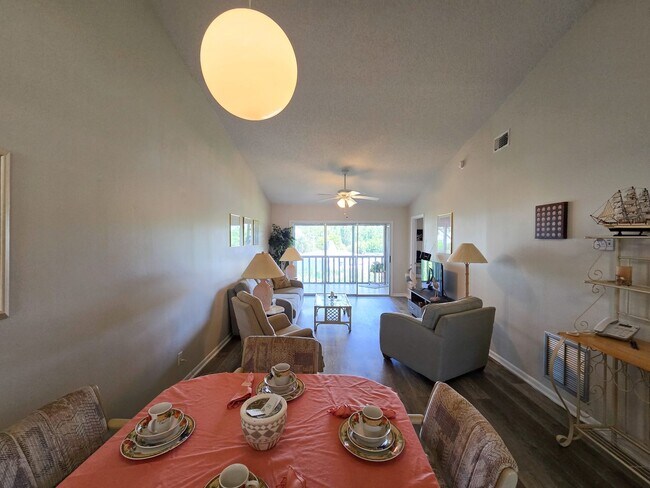 Foto del edificio - 2/2 Condo in Golf Lake Villas -North Fort Pierce