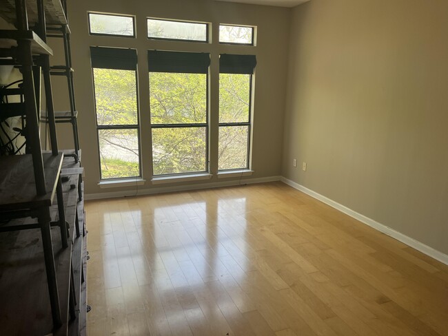 Living room with floor to ceiling windows - 821 Ralph McGill Blvd NE