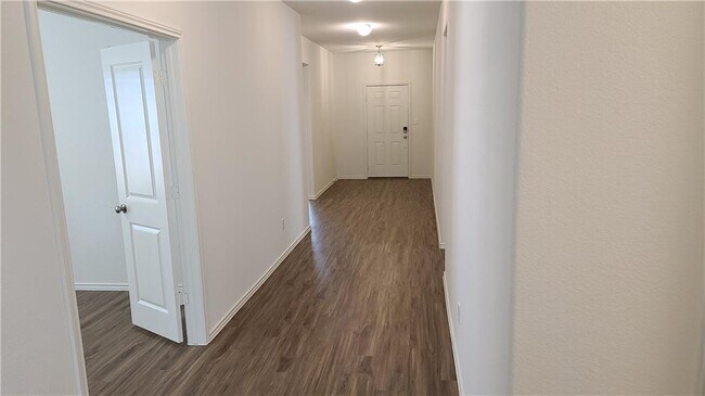 Building Photo - 107 Esparza Dr