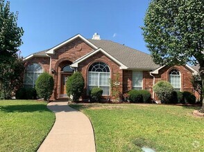Building Photo - 3909 Clifton Dr
