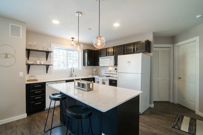 Foto del edificio - 7663 Primrose Pl