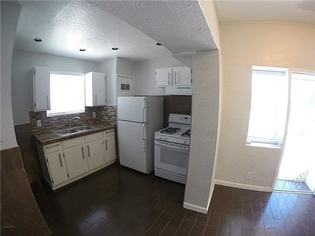 Building Photo - 8903 Old County Dr