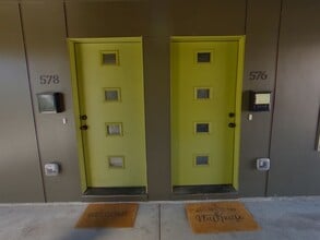 Building Photo - 576-578 E 15th Alley