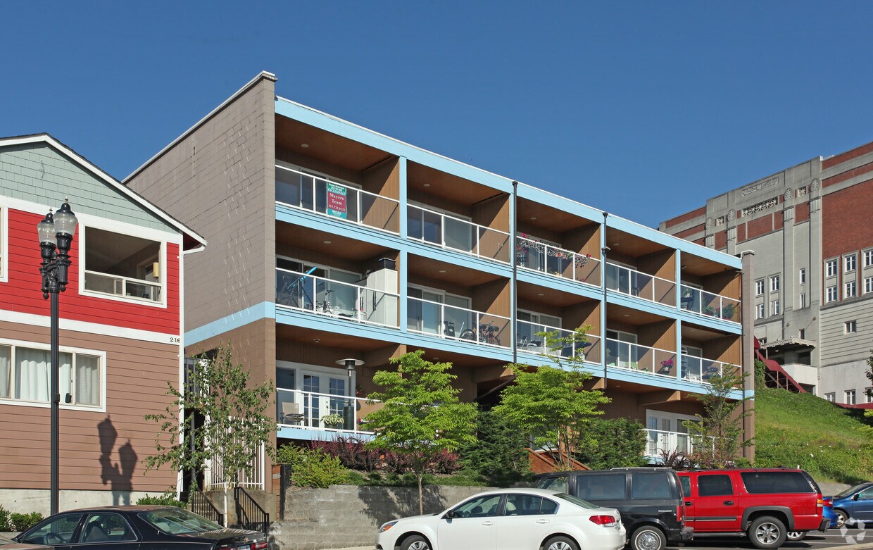 Primary Photo - Hallmark Apartments