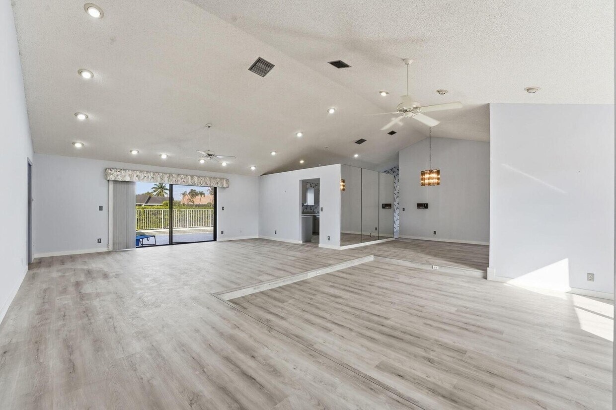 Foto del edificio - 9476 El Clair Ranch Rd