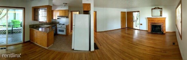 Building Photo - 5946 SE Milwaukie Ave