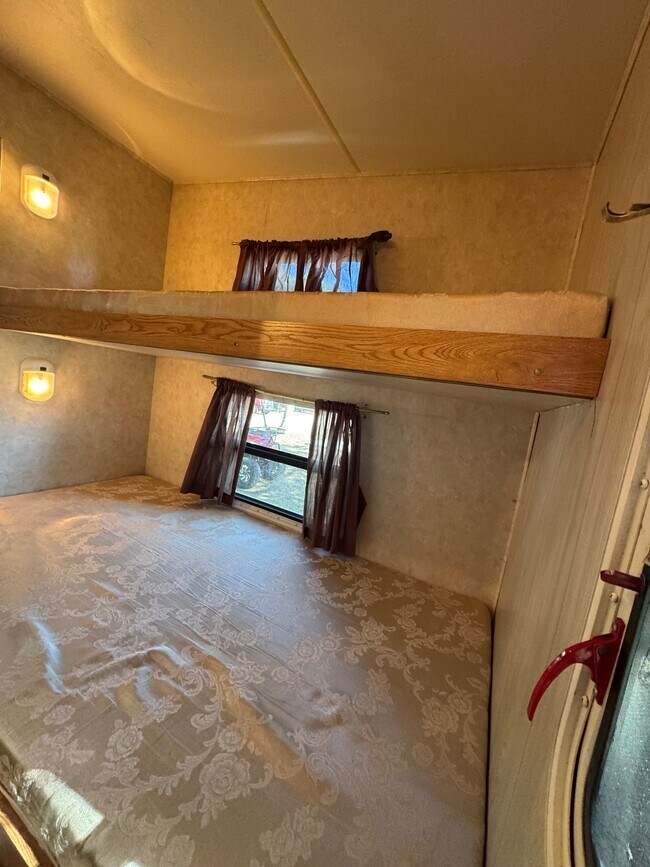 Foto del edificio - 1073 Old Lakeport Rd NW