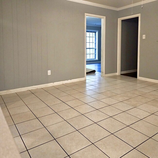 Building Photo - 2110 Venus Dr