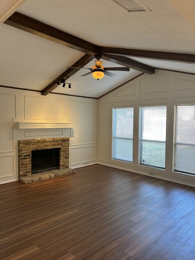 Foto del edificio - 16412 Lauder Ln