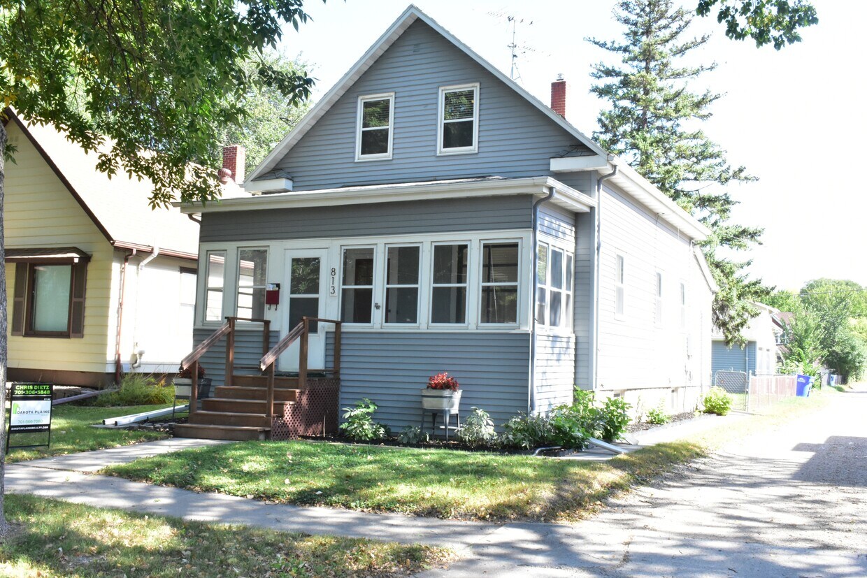 Foto principal - 813 12th St N