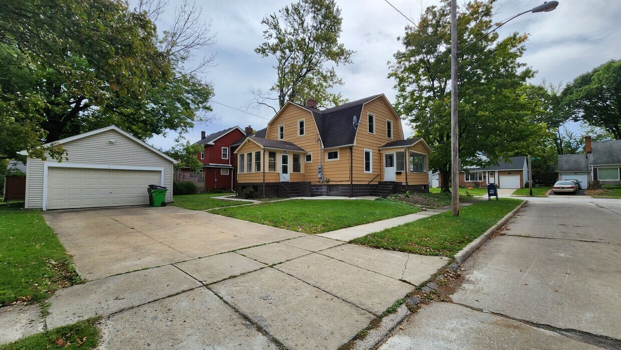 4339 Elmwood Rd Unit 4339 Elmwood Rd LEFT, South Euclid, OH 44121