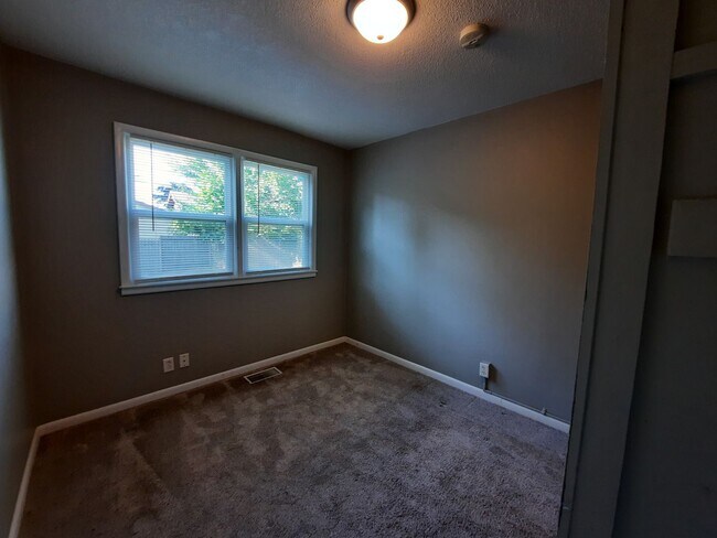 Foto del edificio - 3 Bedroom Home with a Fenced Yard