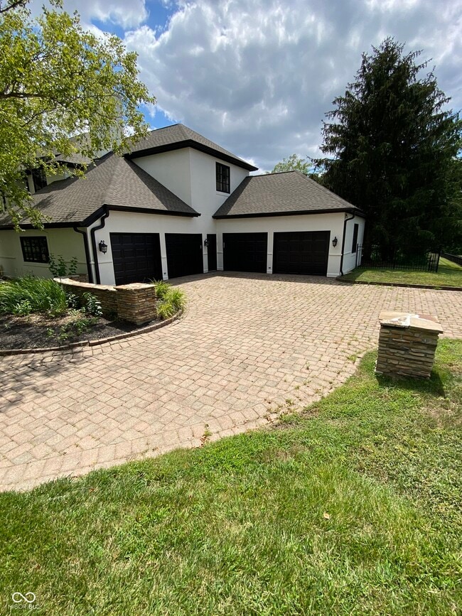Building Photo - 729 Mayfair Ln