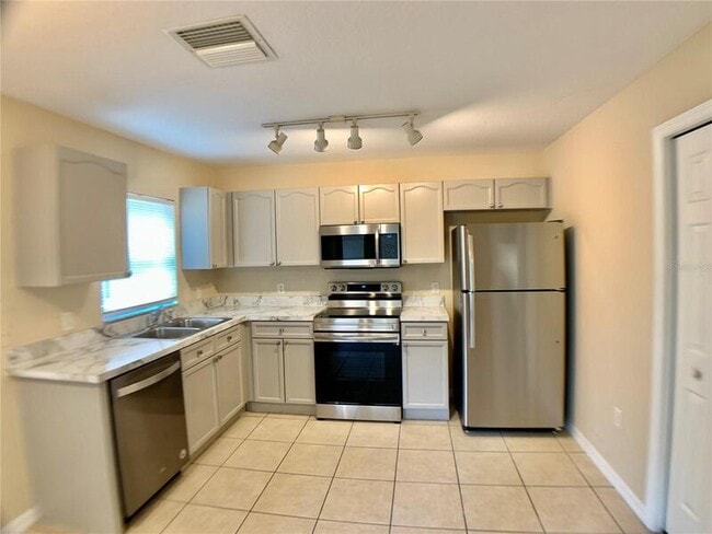 Building Photo - 707 E Magnolia Ave