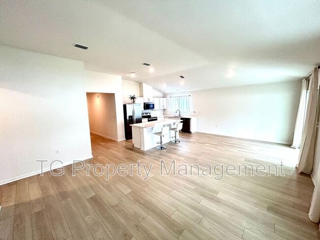Foto del edificio - 1046 Panther Lk Pkwy