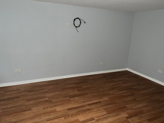 Building Photo - 7442 S Maplewood Ave