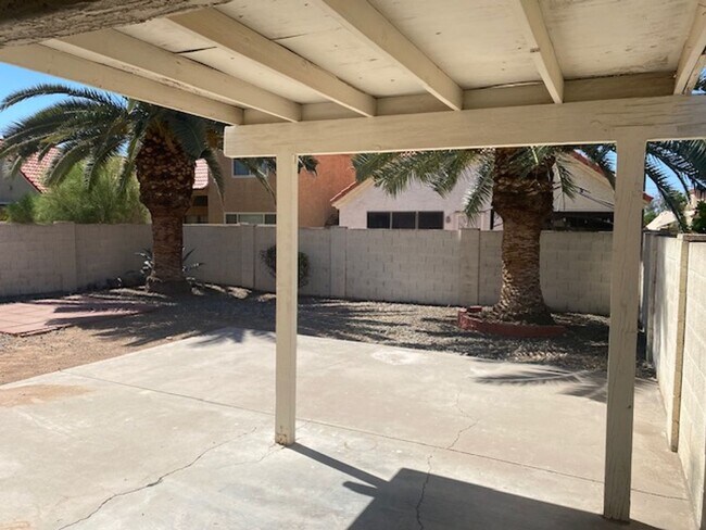 Foto del edificio - Gilbert home with community pool.
