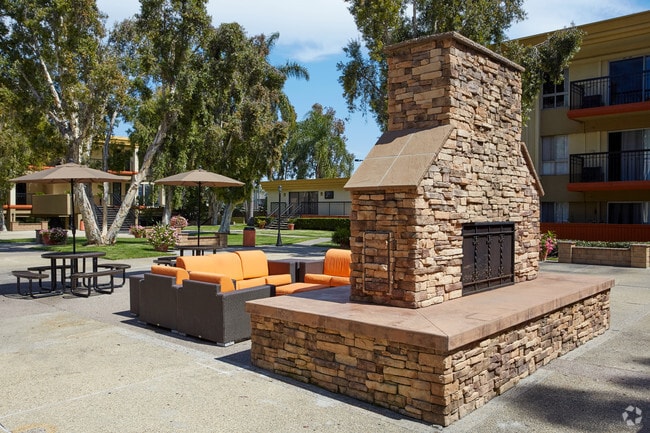 Outdoor Lounge and Barbecue Area - Crystal View Apartments