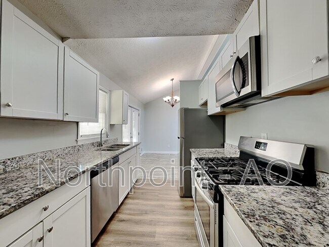 Foto del edificio - 30 Caldwell Cir