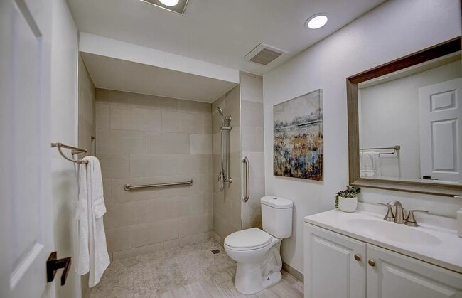 Building Photo - Spacious Home Designed for Comfortable Living