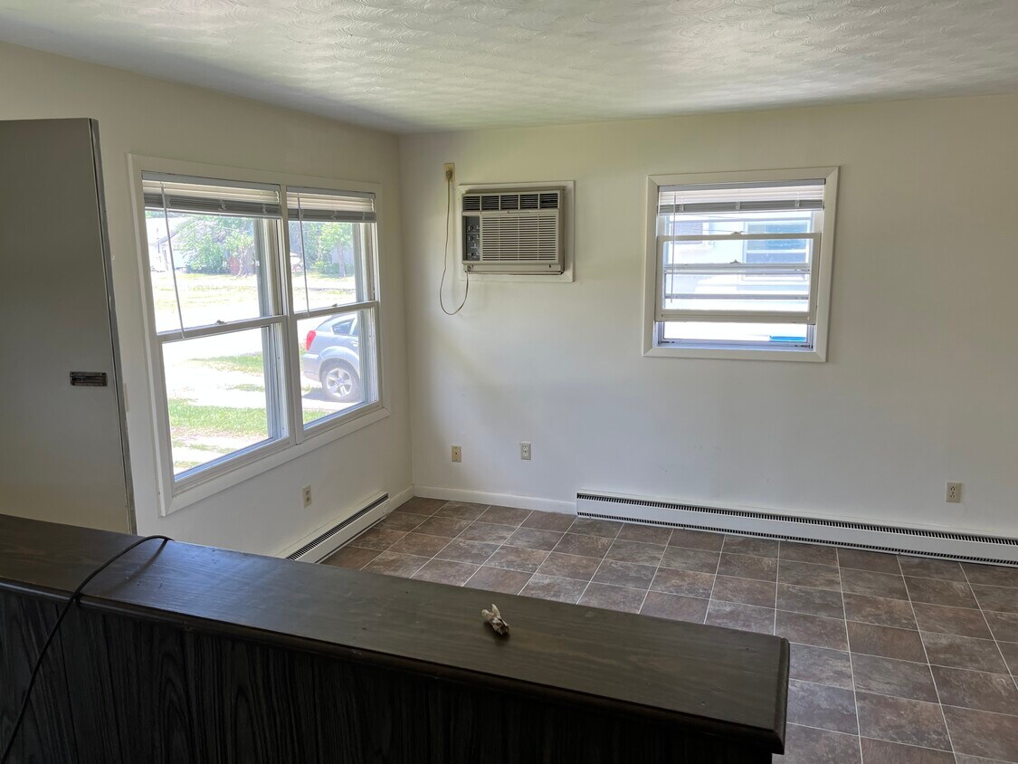 613 E Browning St Unit B, Marion, IL 62959 Apartments Marion, IL