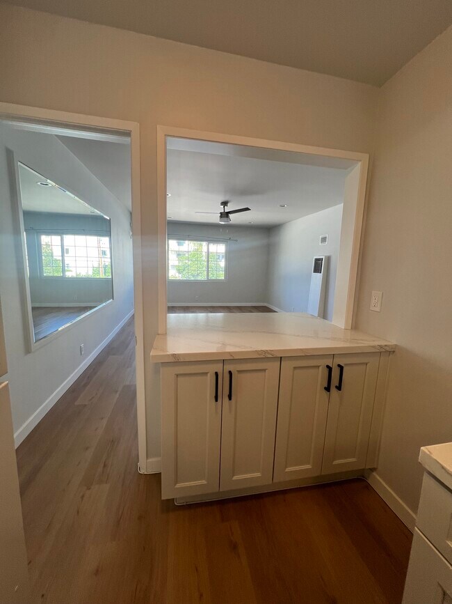 Foto del edificio - 2859 Leeward Ave