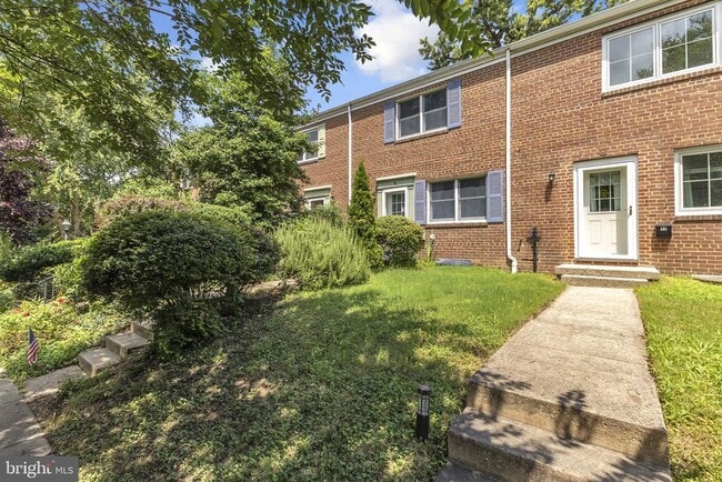 Building Photo - 38 E Rosemont Ave