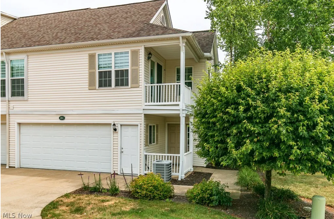 Garage - 328 W Legend Ct