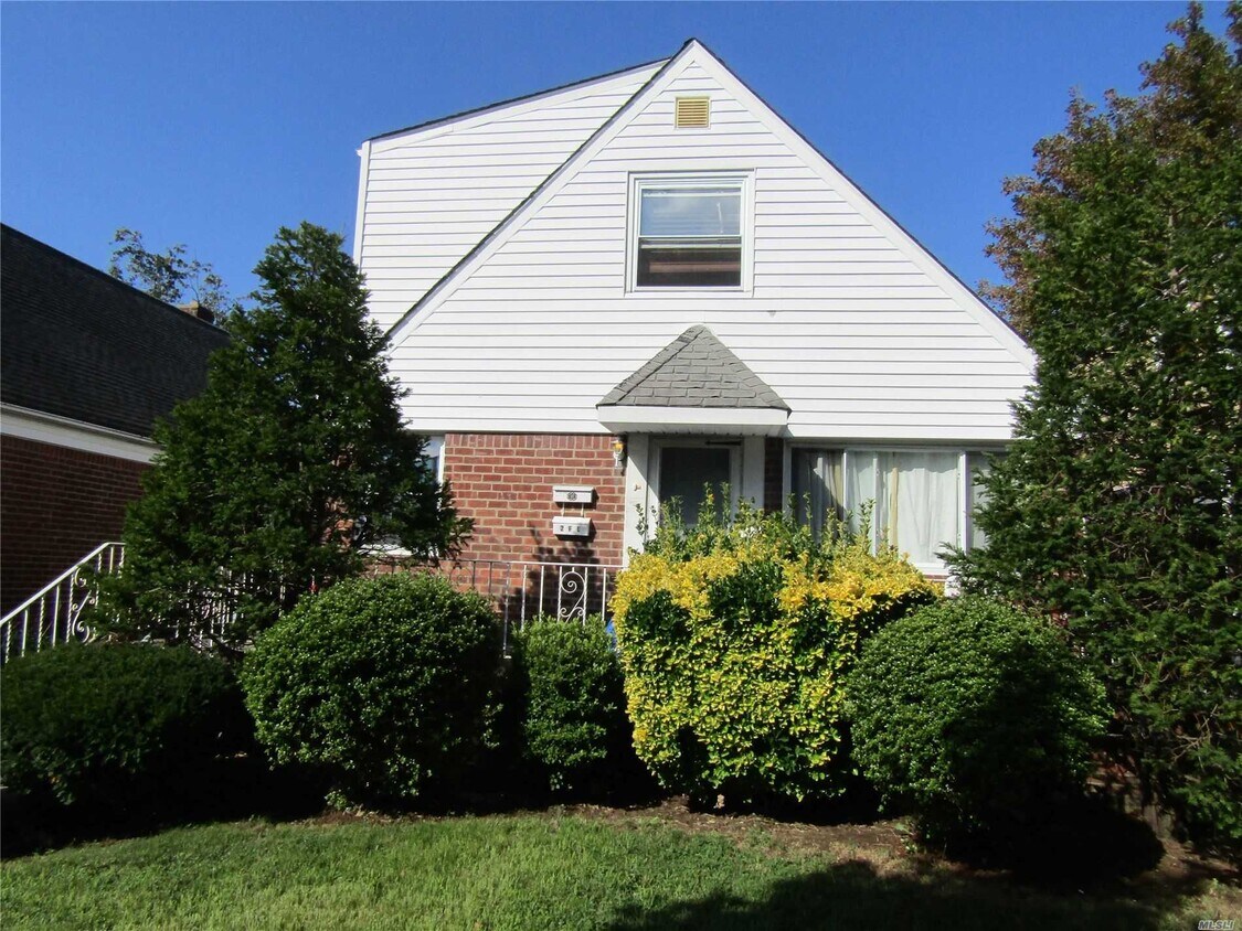 Primary Photo - 77-10 252nd St