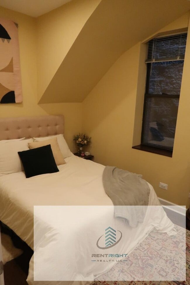 Building Photo - 1425 N Bosworth Ave