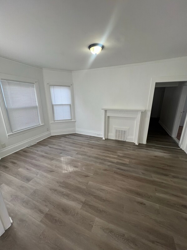 Building Photo - 51 Glenham St