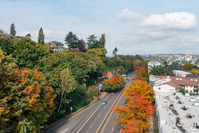 Hermosas vistas de la ciudad de Seattle muy codiciado Vecindarios - 2473 Aurora Ave N