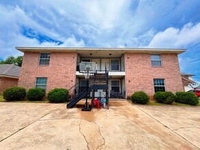 Building Photo - 303 S 42nd St Building Photo - 303 S 42nd St