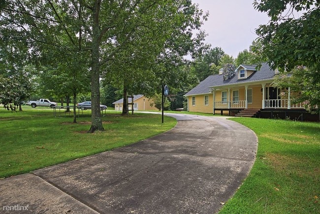 Building Photo - 581 Seven Forks Rd