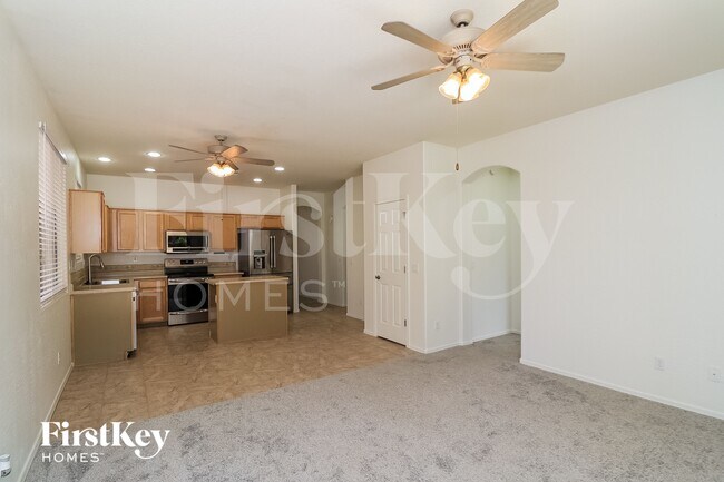 Foto del edificio - 2715 E Carson Rd