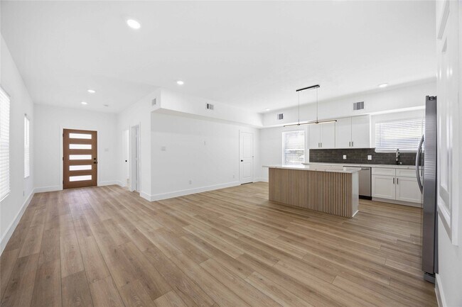 Foto del edificio - 801 E 32nd 1/2 St