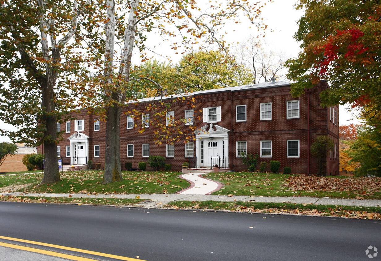 357359 E State St, Sharon, PA 16146 Apartments in Sharon, PA