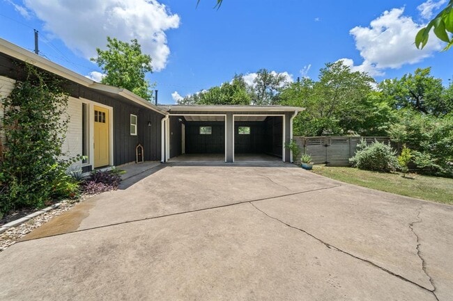 Building Photo - 6707 Columbia Dr