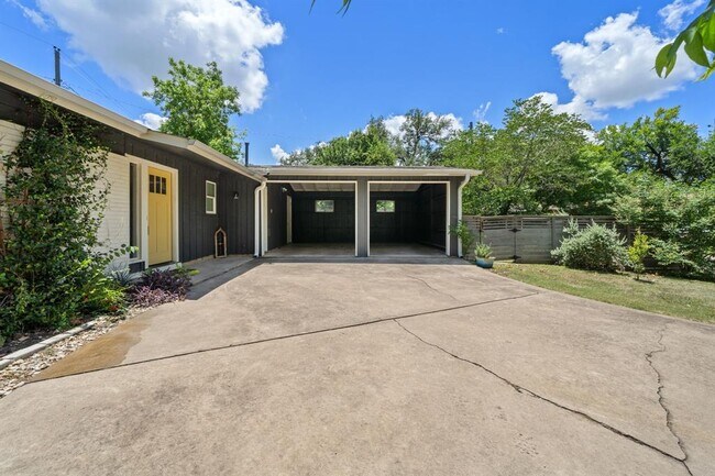 Foto del edificio - 6707 Columbia Dr